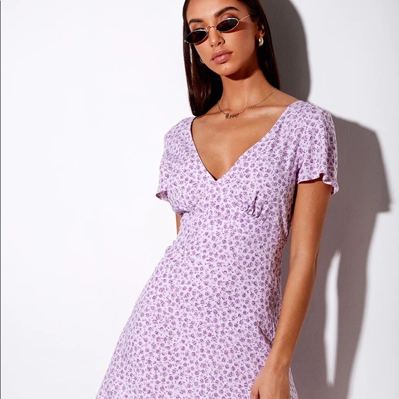 Motel Rocks Dresses & Skirts - Motel size s purple floral mini dress